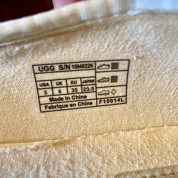 UGG Quilted Canvas Shoe - Size 5 - Picture 9 of 9